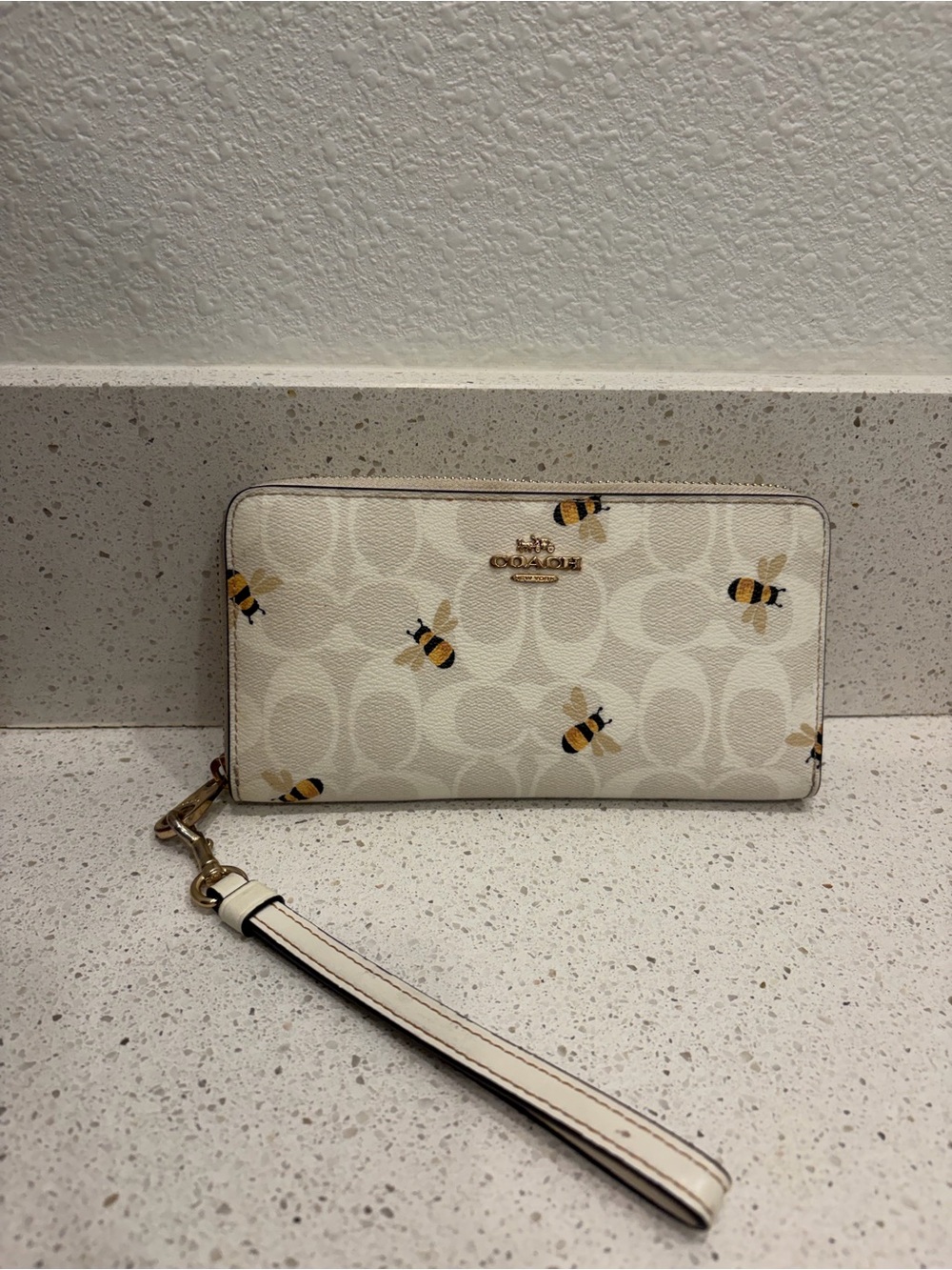Coach White Bee Wallet Large Bumblebee Wallet EUC Wristlet C8675